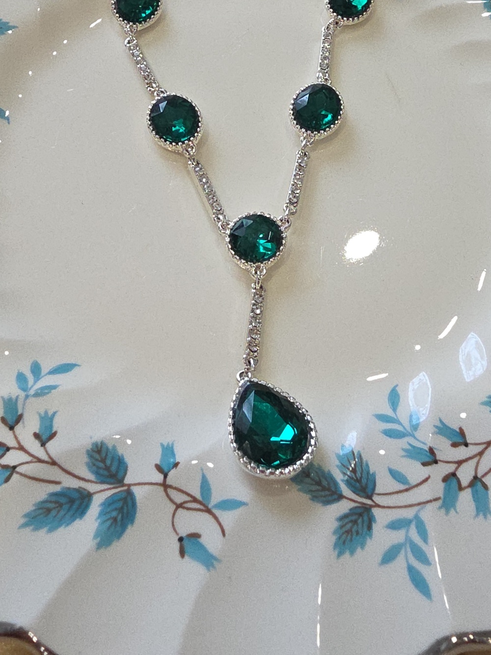 💚Emerald Green Teardrop Pendant Necklace - Women Jewelry